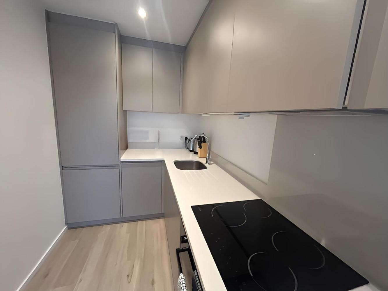 1Br Luxury Flat At Train Station - Long Stays Welcome - Just Ask Милтон-Кейнс Экстерьер фото