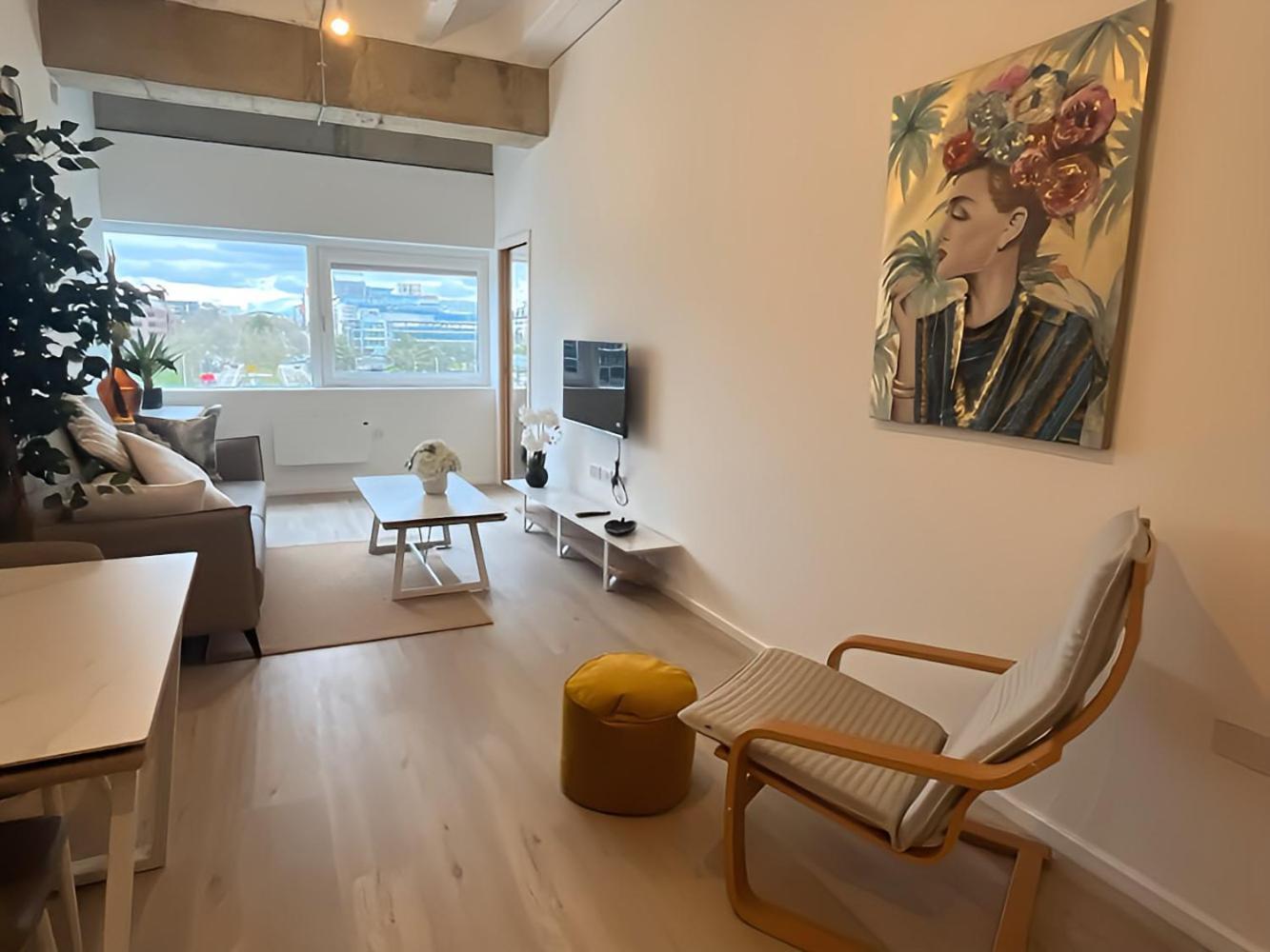 1Br Luxury Flat At Train Station - Long Stays Welcome - Just Ask Милтон-Кейнс Экстерьер фото