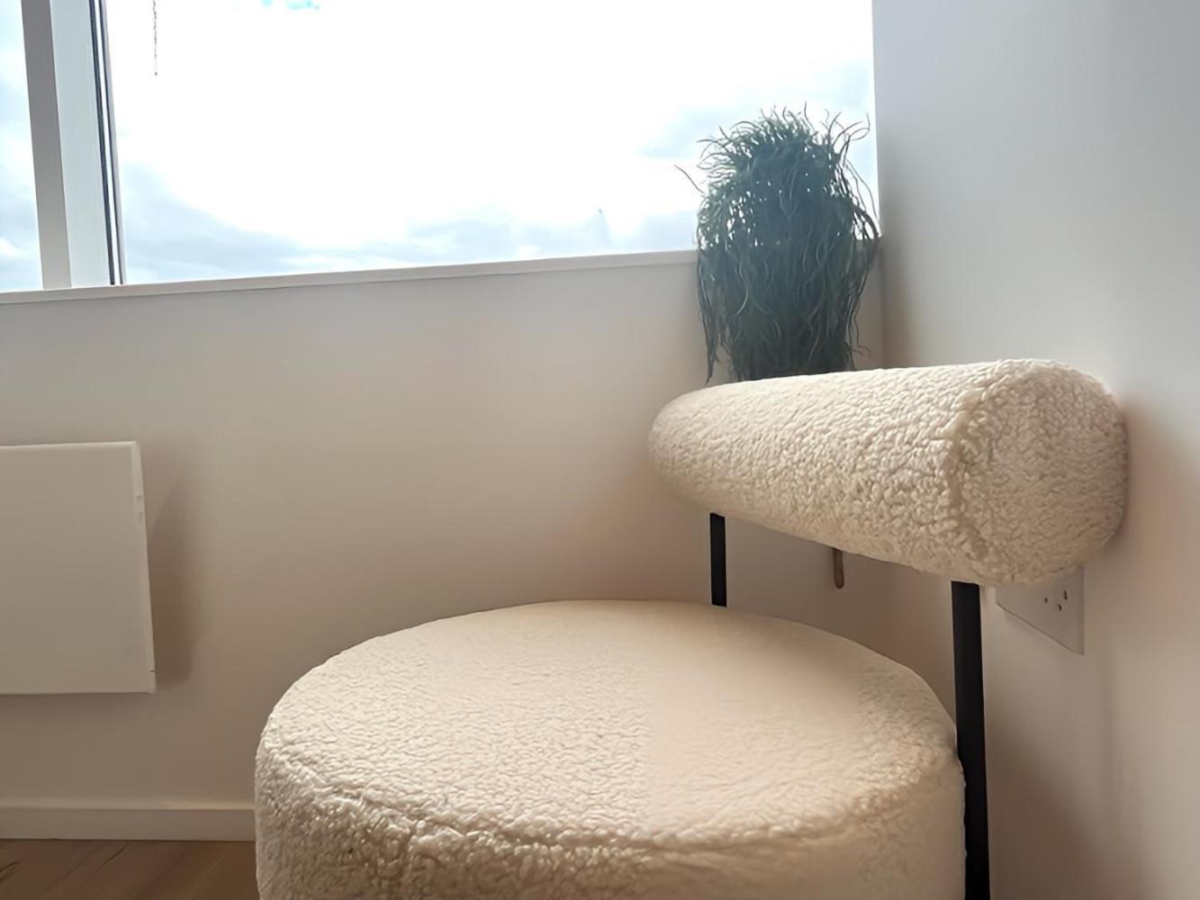 1Br Luxury Flat At Train Station - Long Stays Welcome - Just Ask Милтон-Кейнс Экстерьер фото