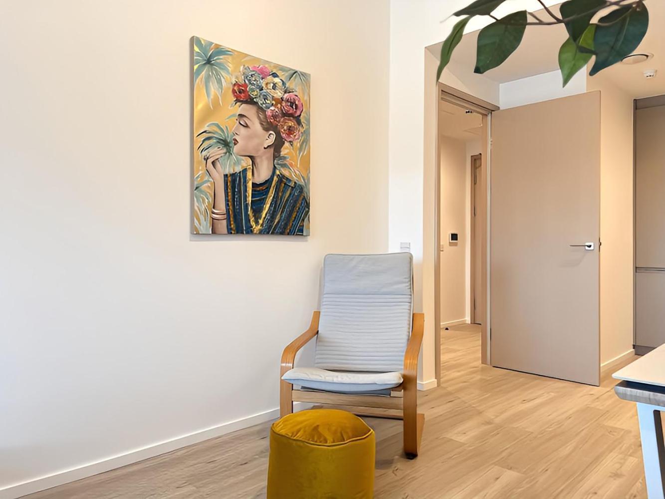 1Br Luxury Flat At Train Station - Long Stays Welcome - Just Ask Милтон-Кейнс Экстерьер фото